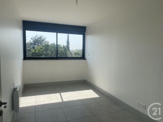  Appartement à louer 4 pièces 105 m²