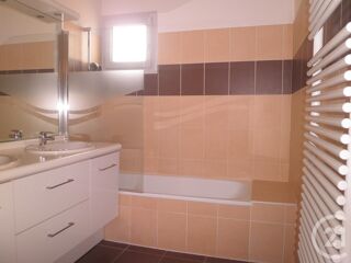  Appartement à louer 5 pièces 108 m²