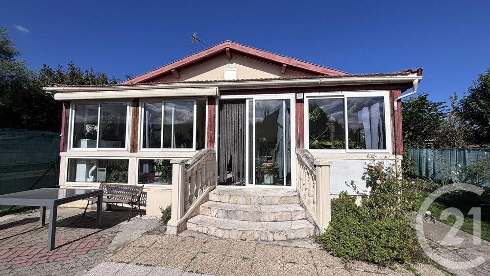 Découvrez cette charmante maison située à LAROQUE D'OLME....