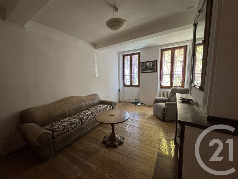Située au c½ur de Chalabre, cette maison de 195m², habit....