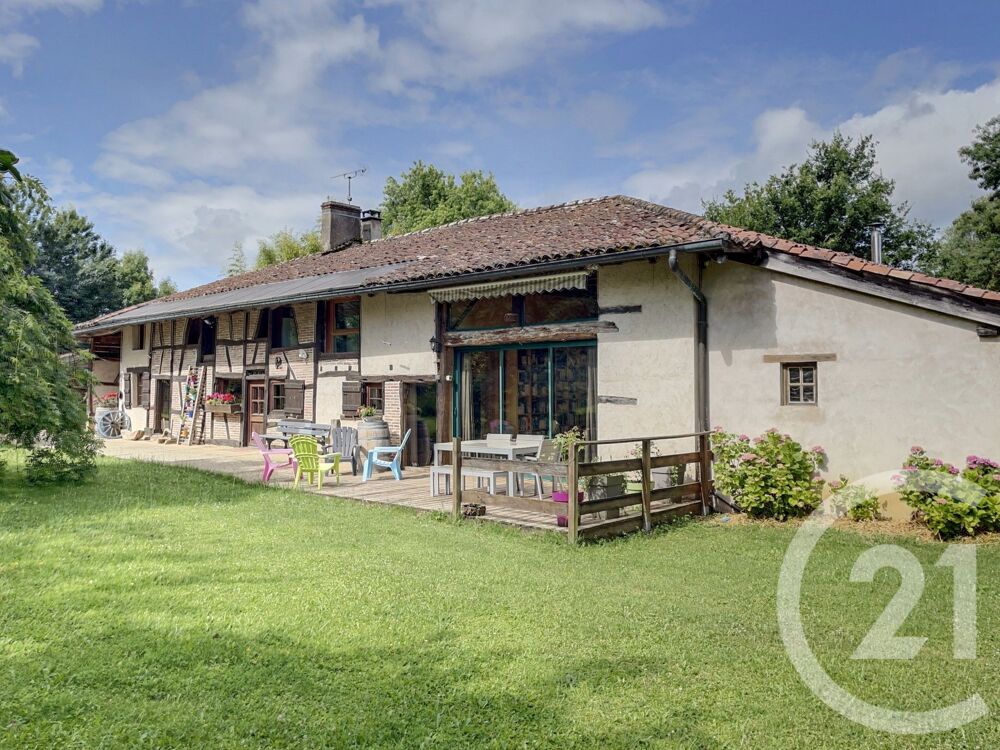 Maison 9 pièces 300 m² · à Jayat · 300 m² · 384 000 €