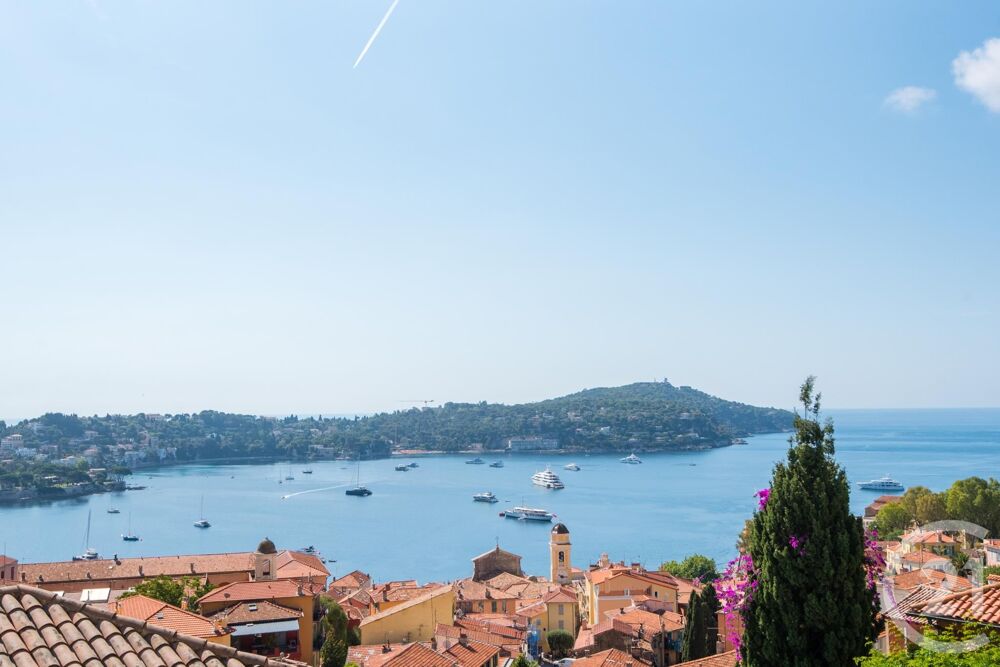 VILLEFRANCHE-SUR-MER : en plein c½ur du centre-ville à ....