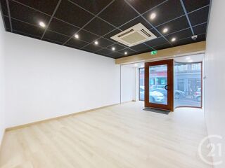  Appartement à louer 2 pièces 79 m²