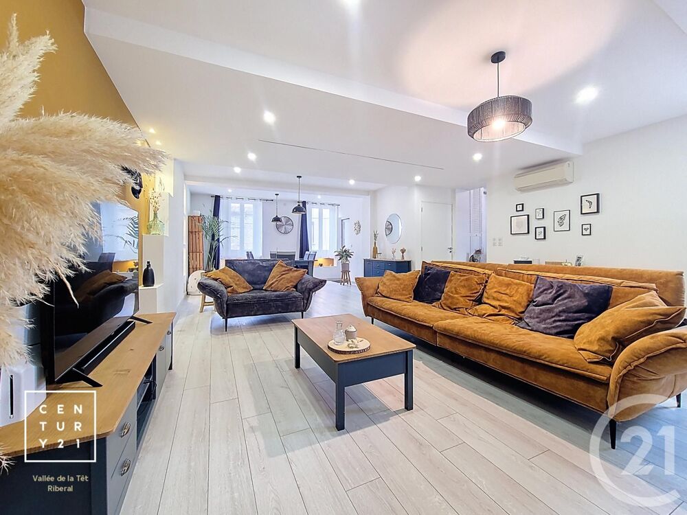 Découvrez cette magnifique maison rénovée à neuf située ....