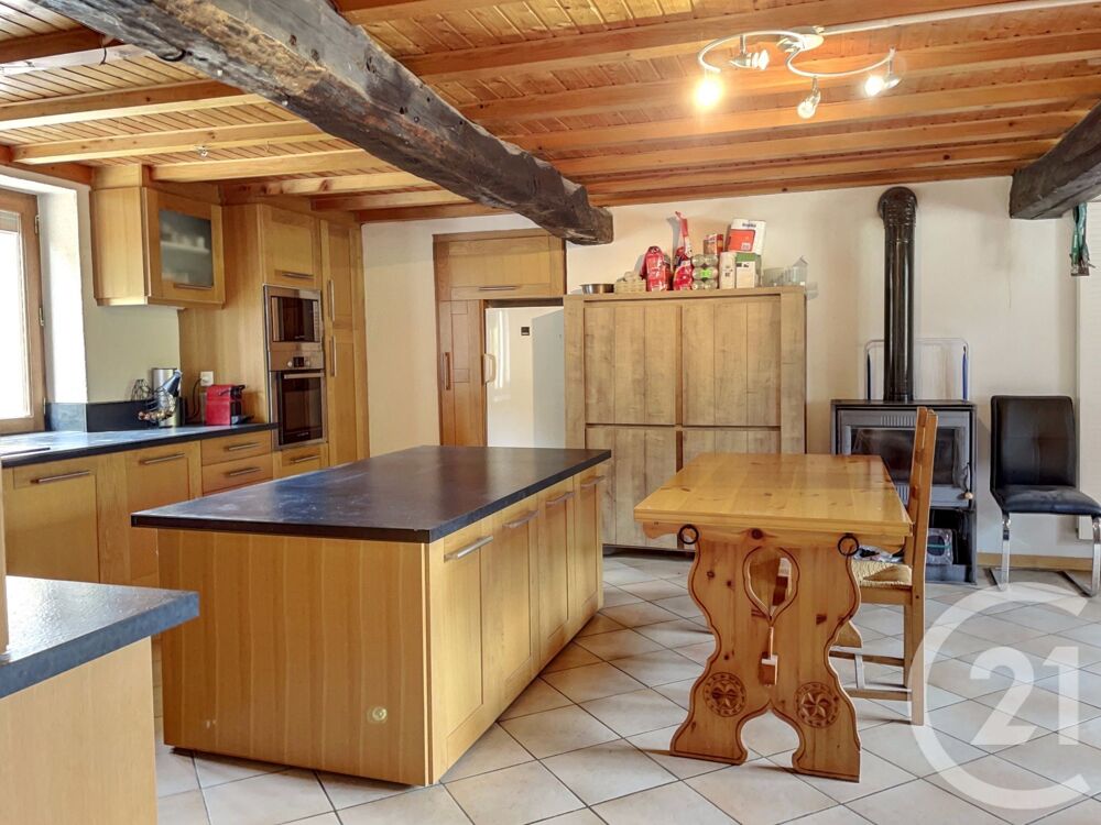 Authentique Ferme bressane rénovée sur 7,5 ha de terrai....