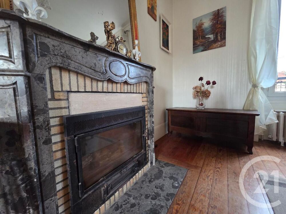 Nichée au c½ur de SaintPierrelesNemours, cette maison bo....