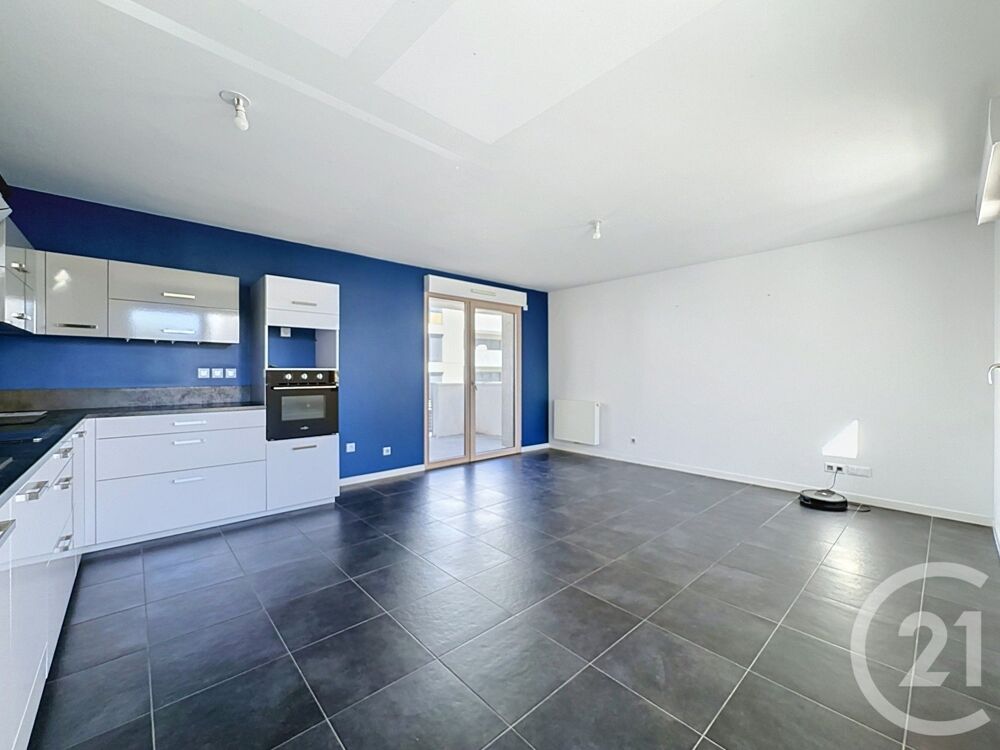 Découvrez ce bel appartement 4 pièces de 81 m², situé à ....