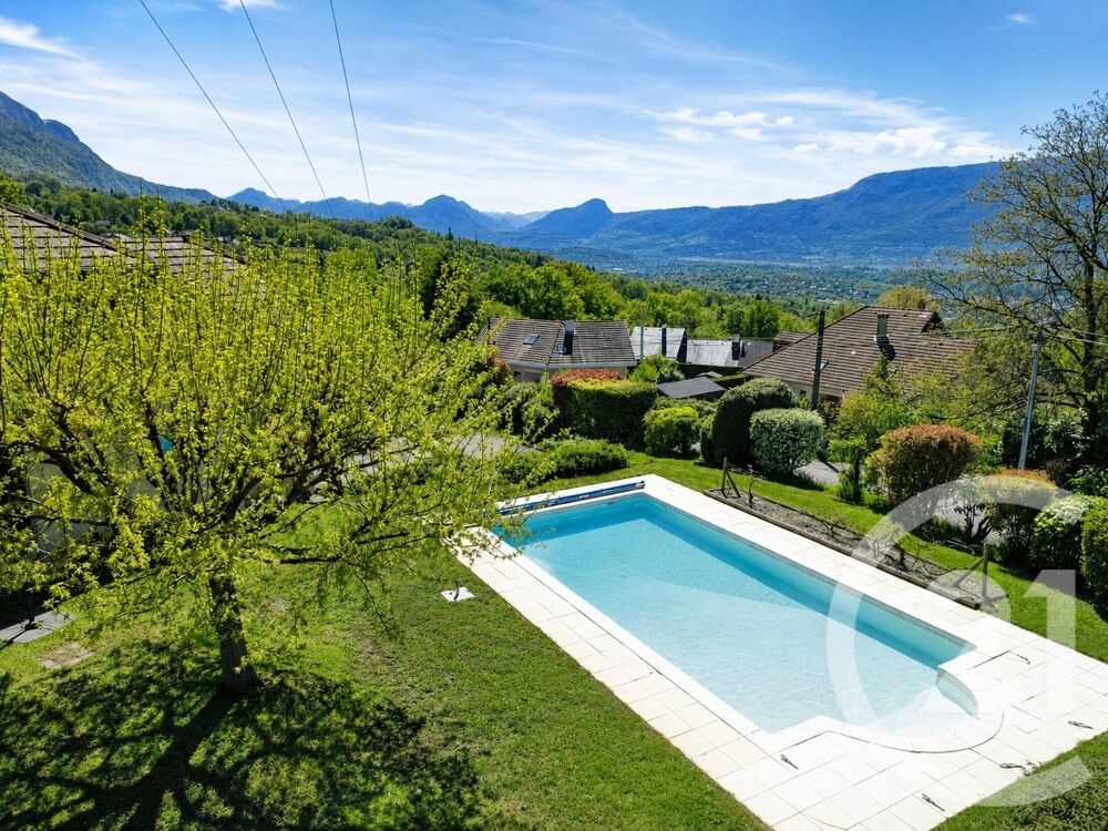 À l'entrée de Trévignin, vue carte postale pour cette va....