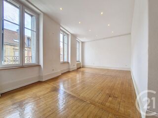  Appartement à louer 3 pièces 93 m²