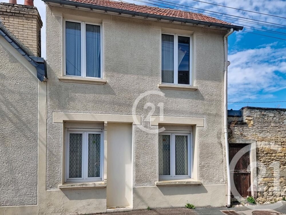 CAEN Maison de ville à rénover , rue Tortue, avec coure....