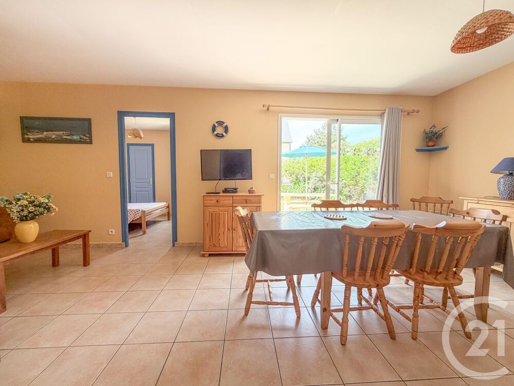 Découvrez cette charmante petite maison mitoyenne de pla....