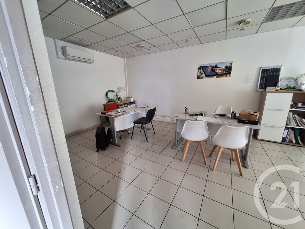 LAROQUE D OLMES Immeuble avec un très bel emplacemen....