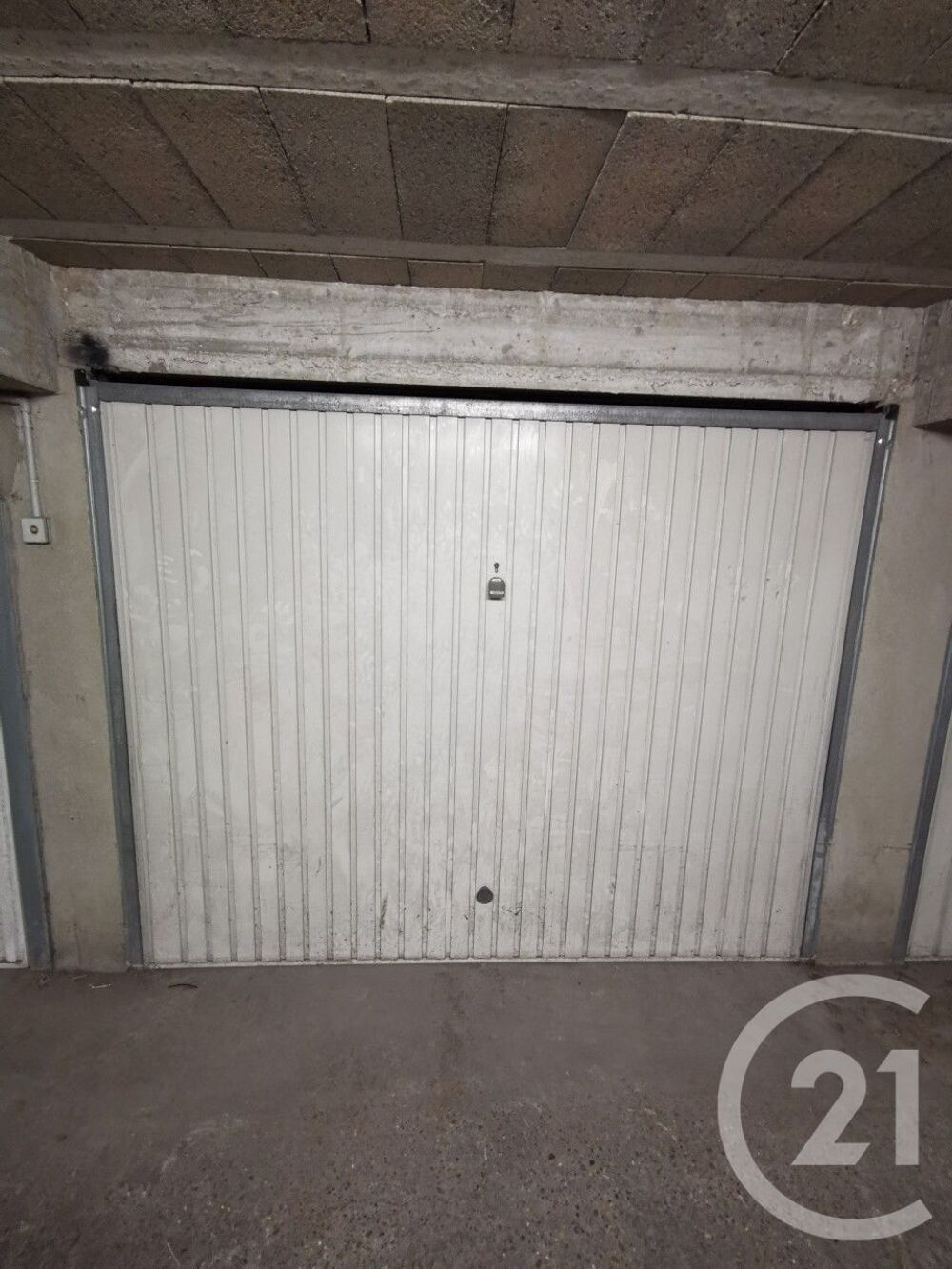 location Parking / Garage - 11 m² Livry-Gargan (93190)