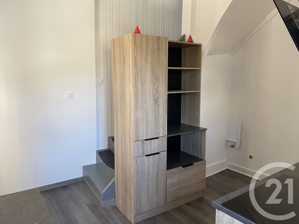 SENS-BEAUJEU. Charmante maison de bourg totalement rénov....