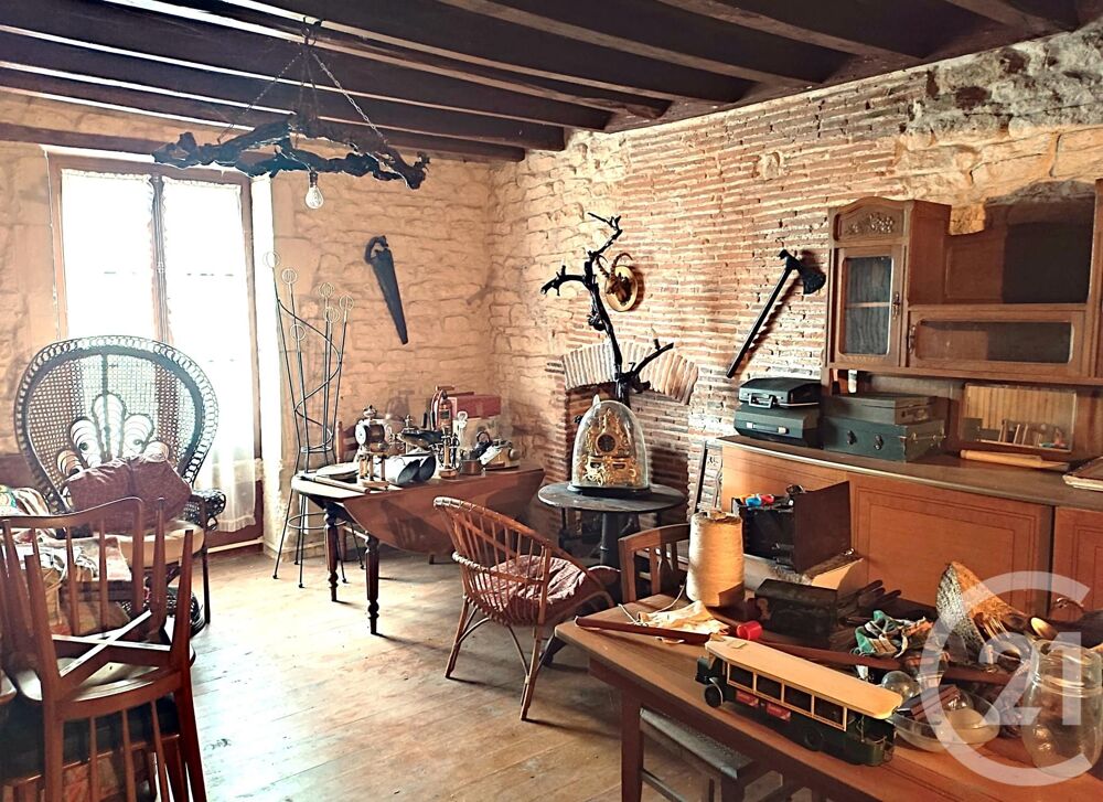 SUILLY LA TOUR. Venez découvrir cette charmante maison d....