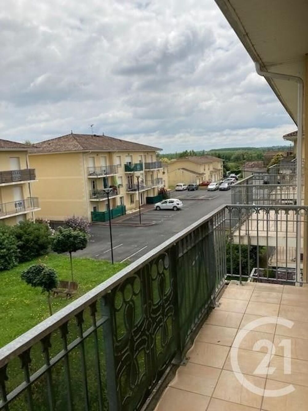 En exclusivité chez CENTURY 21 LGI IMMO, découvrez ce T2....