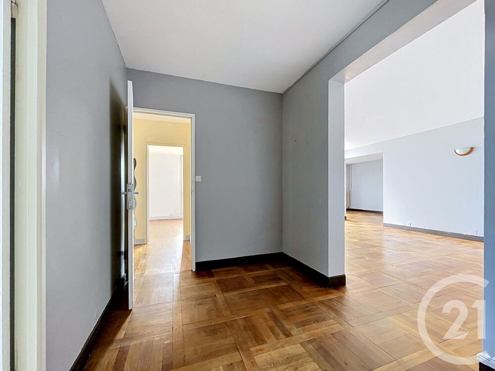 Venez découvrir ce bel appartement T4 spacieux et lumine....