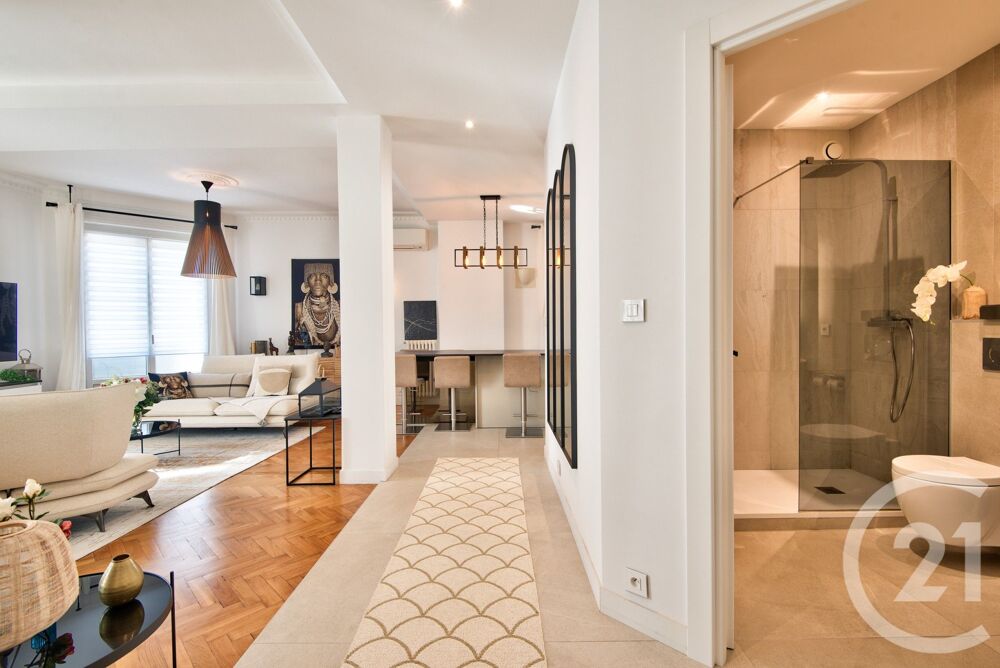 NICE PORT: Magnifique appartement 2 pièces de 68 m² ....