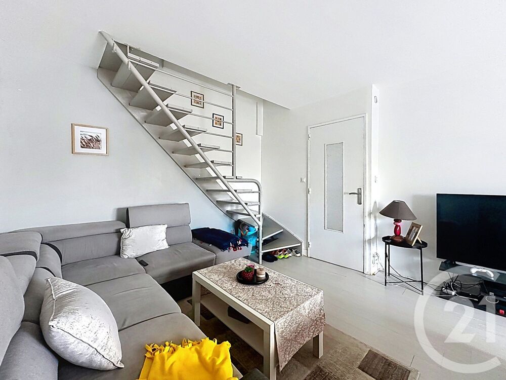 Venez découvrir ce joli appartement duplex de type F2, p....