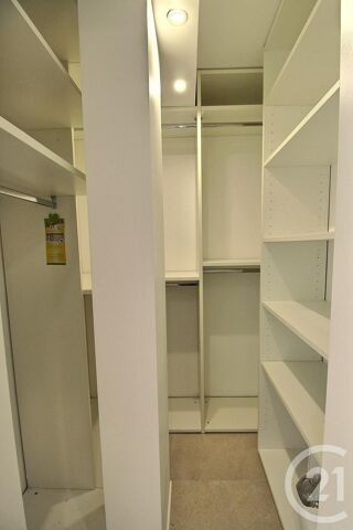  Appartement à louer 3 pièces 77 m²