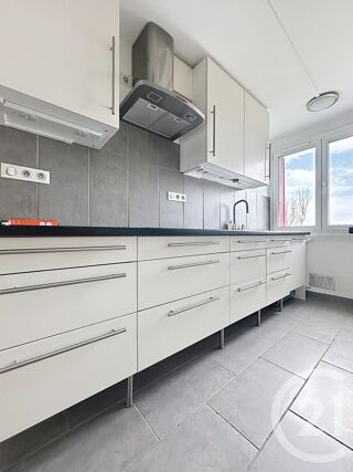  Appartement à louer 4 pièces 68 m²