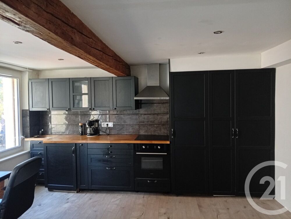 Appartement T2 meublé à louer à Quillan. Il se trouve au....