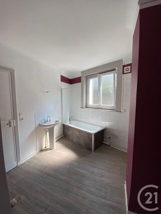  Appartement à louer 3 pièces 102 m²