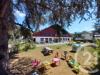  Maison  vendre 15 + pices 765 m