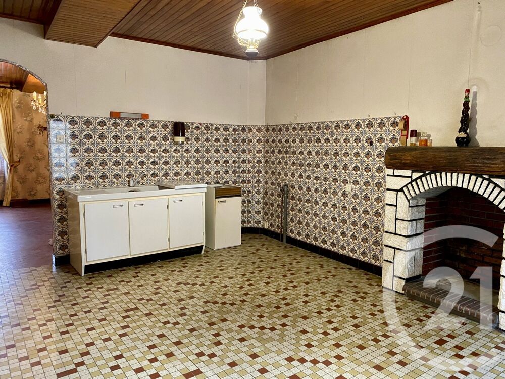 Située au c½ur du village de SaintAmandenPuisaye, cette ....