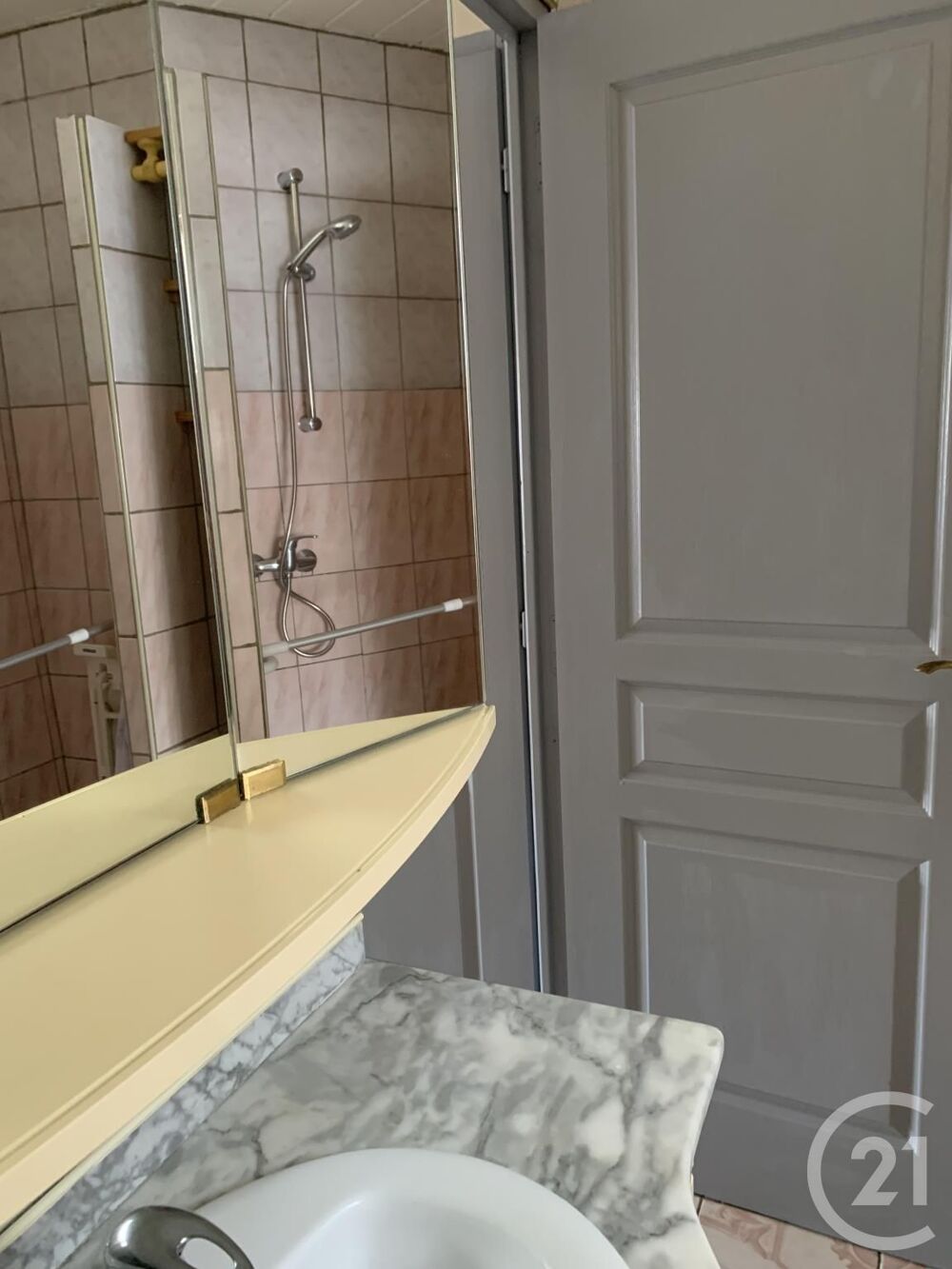 location Appartement - 1 pièce(s) - 26 m² Connaux (30330)