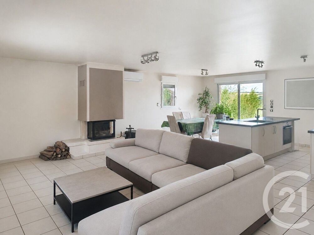 Découvrez cette charmante maison T4 à vendre à Salles-su....