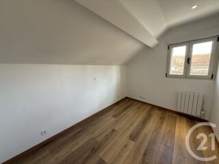  Appartement à louer 4 pièces 74 m²