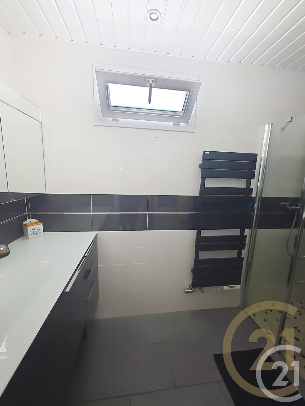 Dans votre agence CENTURY 21 Bruno Ferrand, A vendre mai....