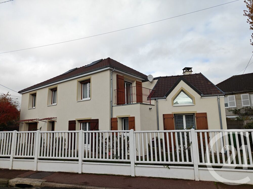 Venez découvrir cette grande maison individuelle de 7 pi....