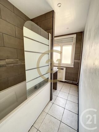  Appartement à louer 3 pièces 55 m²
