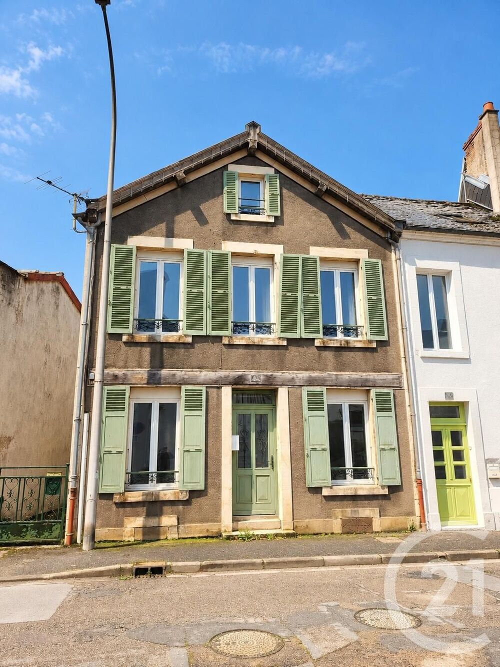 Venez découvrir, cette charmante maison de ville qui com....