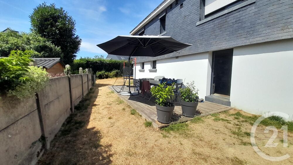 Nichée dans le calme de Plescop, cette maison de 177m² o....