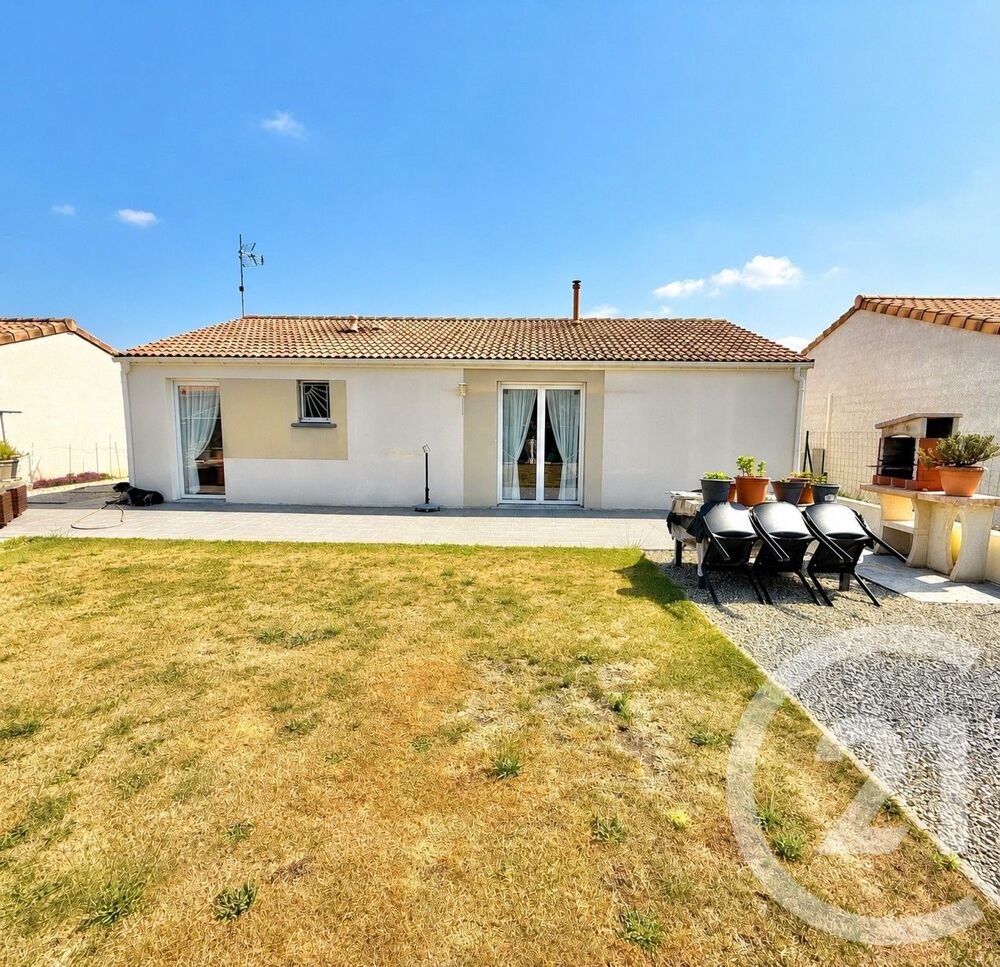 RIEUCROS - VILLA PLAIN PIED AVEC JARDIN ET GARAGE <....