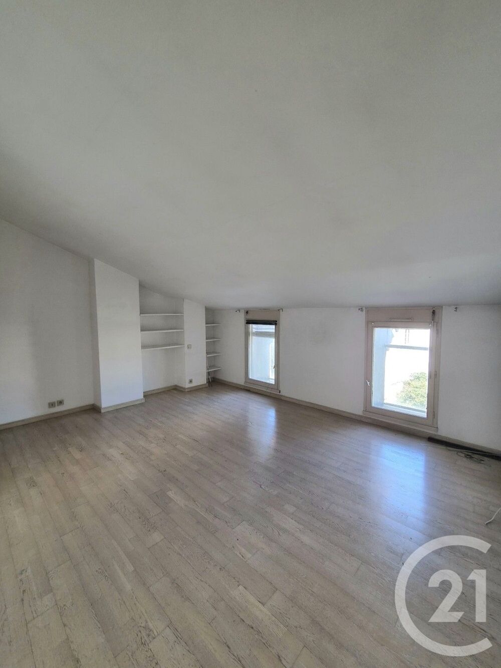 Appartement situé en centre ville d'Alès proche du théât....