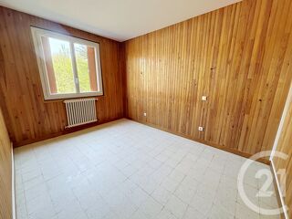  Appartement à louer 3 pièces 81 m²