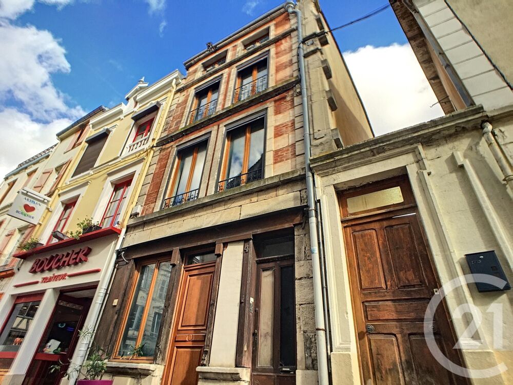 Centre-ville de Bar sur aube. Immeuble mitoyen sur t....