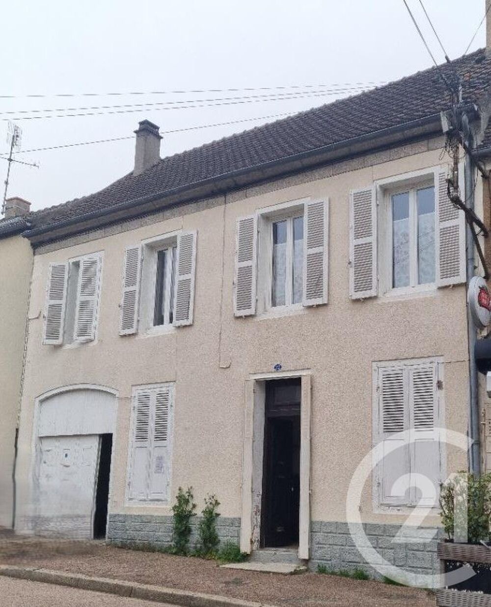 Lormes , village du parc du Morvan , maison de ville ave....