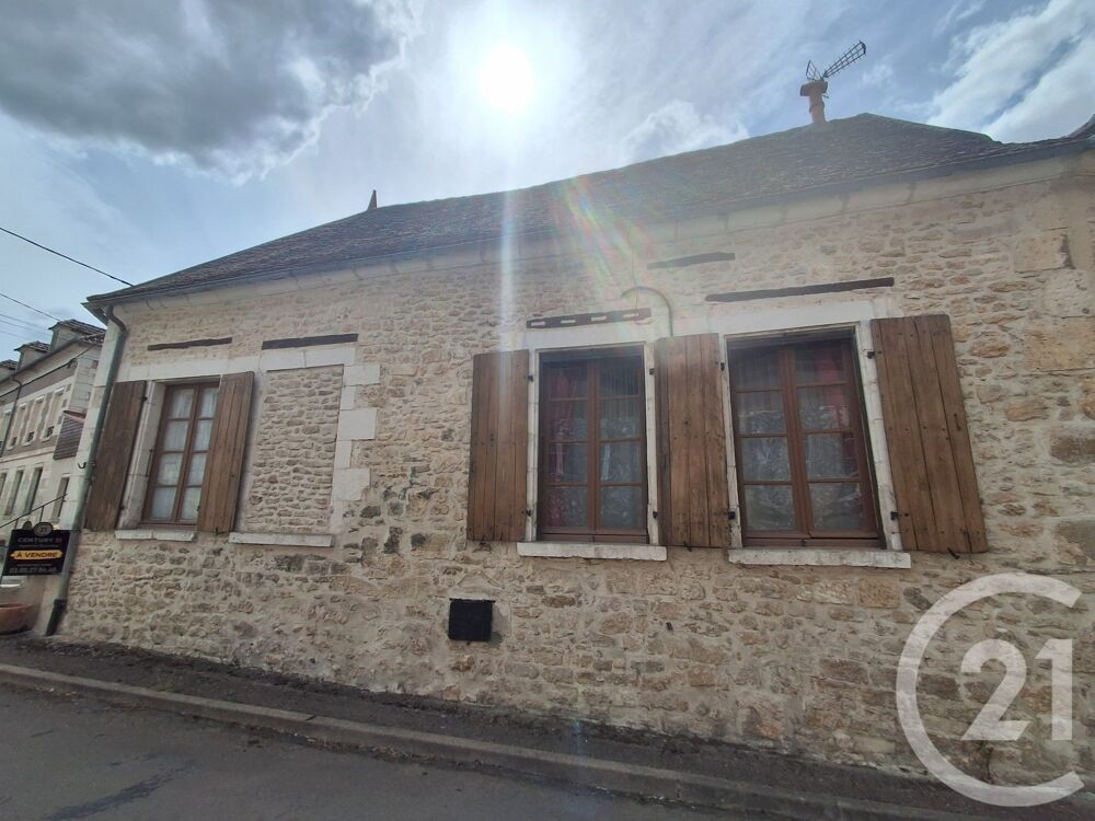Nichée au c½ur du village d'ÉtaislaSauvin, cette maison ....
