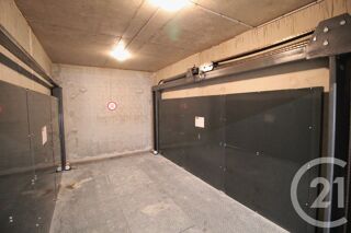  Parking / Garage à louer 19 m²