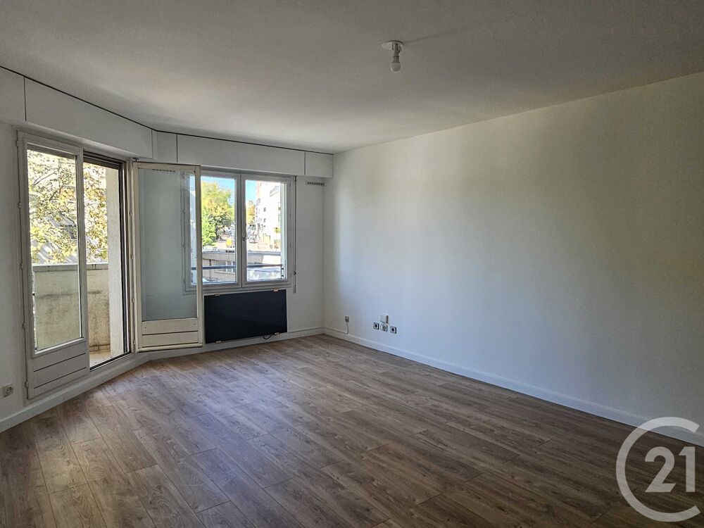EXCLUSIVITE À LOUER - 3 PIÈCES LUMINEUX AVEC LOGGIA - CE....