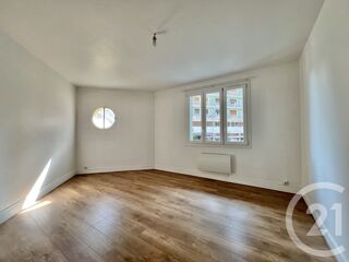  Appartement à louer 3 pièces 79 m²