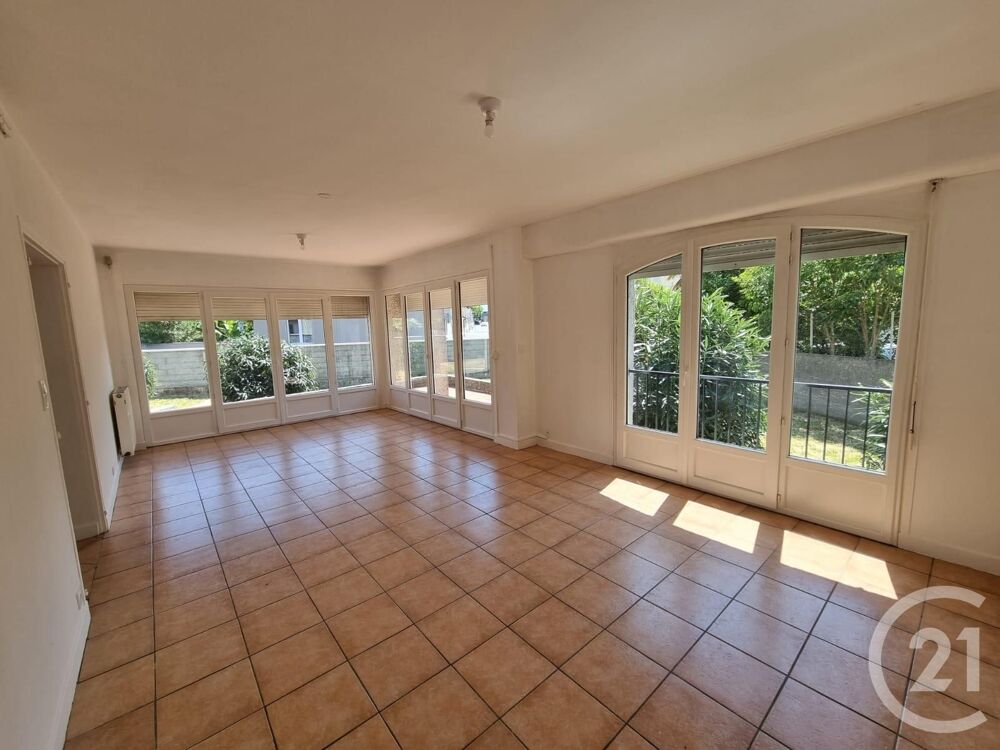location Maison - 6 pièce(s) - 230 m² Séméac (65600)