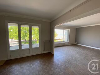  Appartement à louer 3 pièces 102 m²