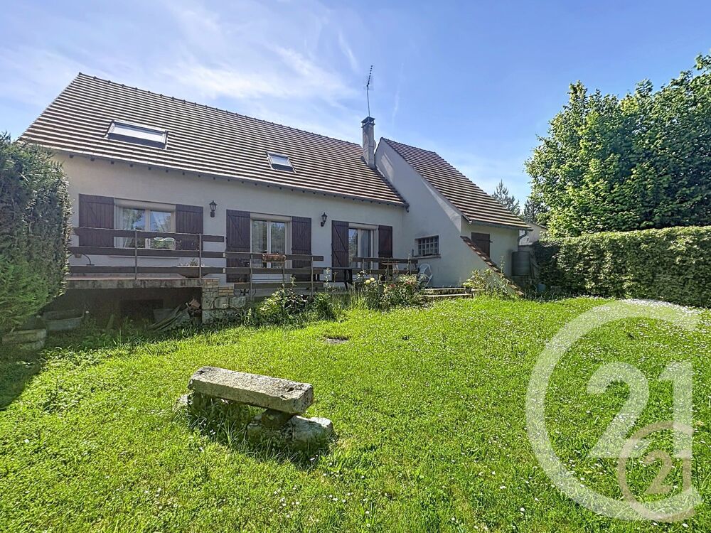 Venez découvrir cette maison familiale avec jardin et ga....