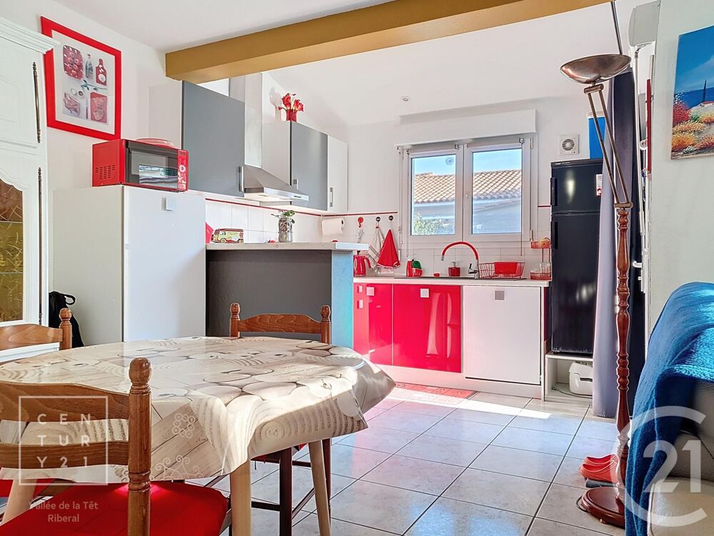 Nichée dans le calme du village de Baho, cette maison de....